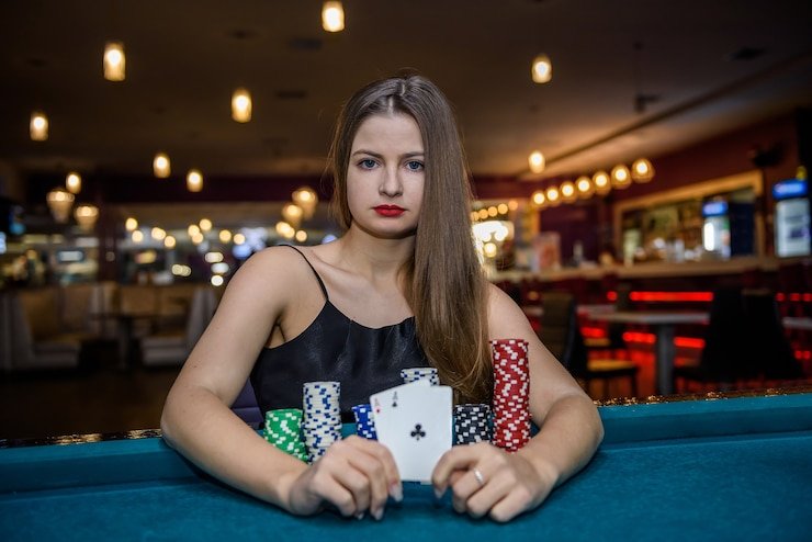 Meja live casino dengan dealer profesional dan tampilan antarmuka modern di radenhoki